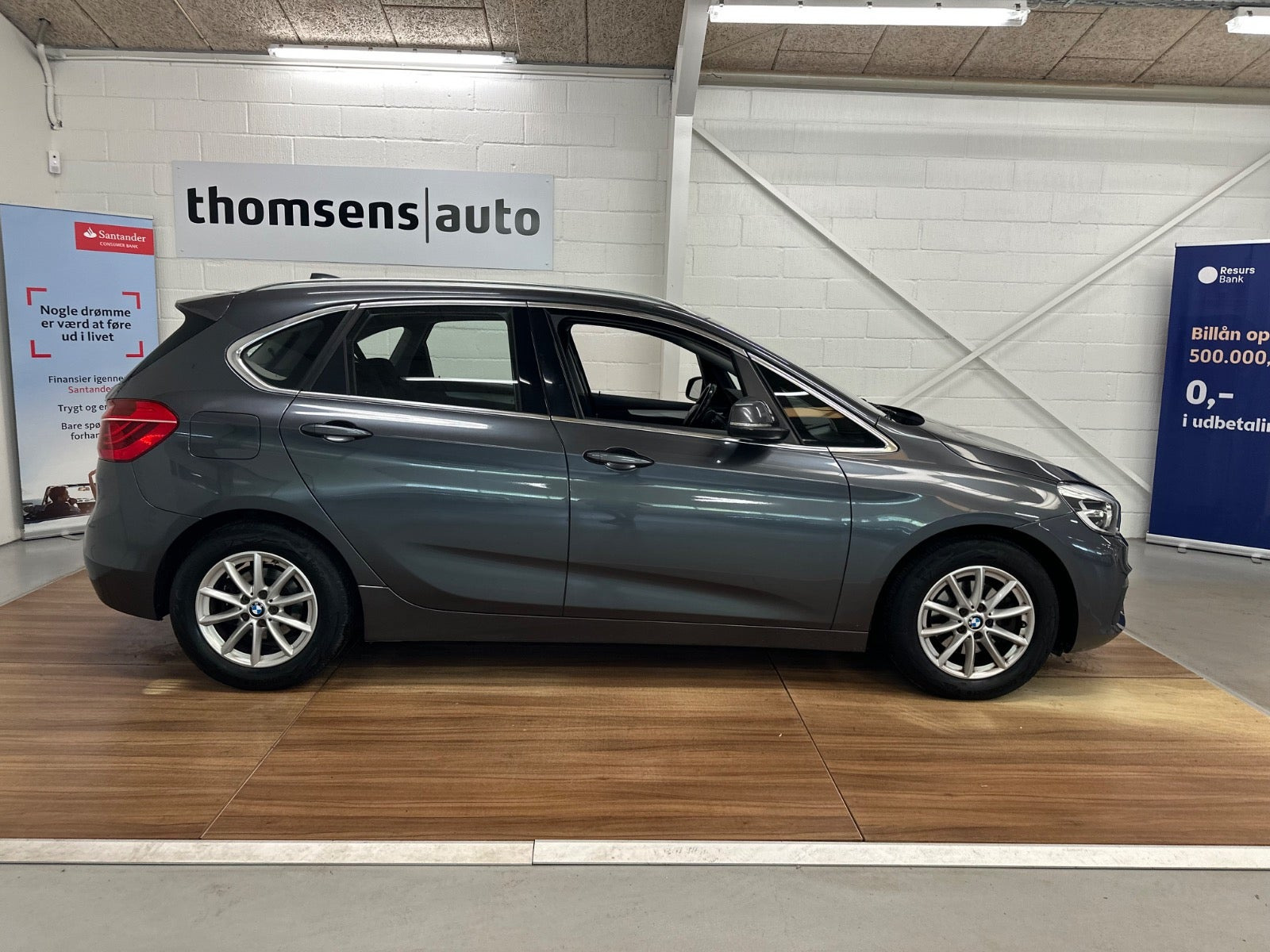 Grå BMW 218d fra 2015