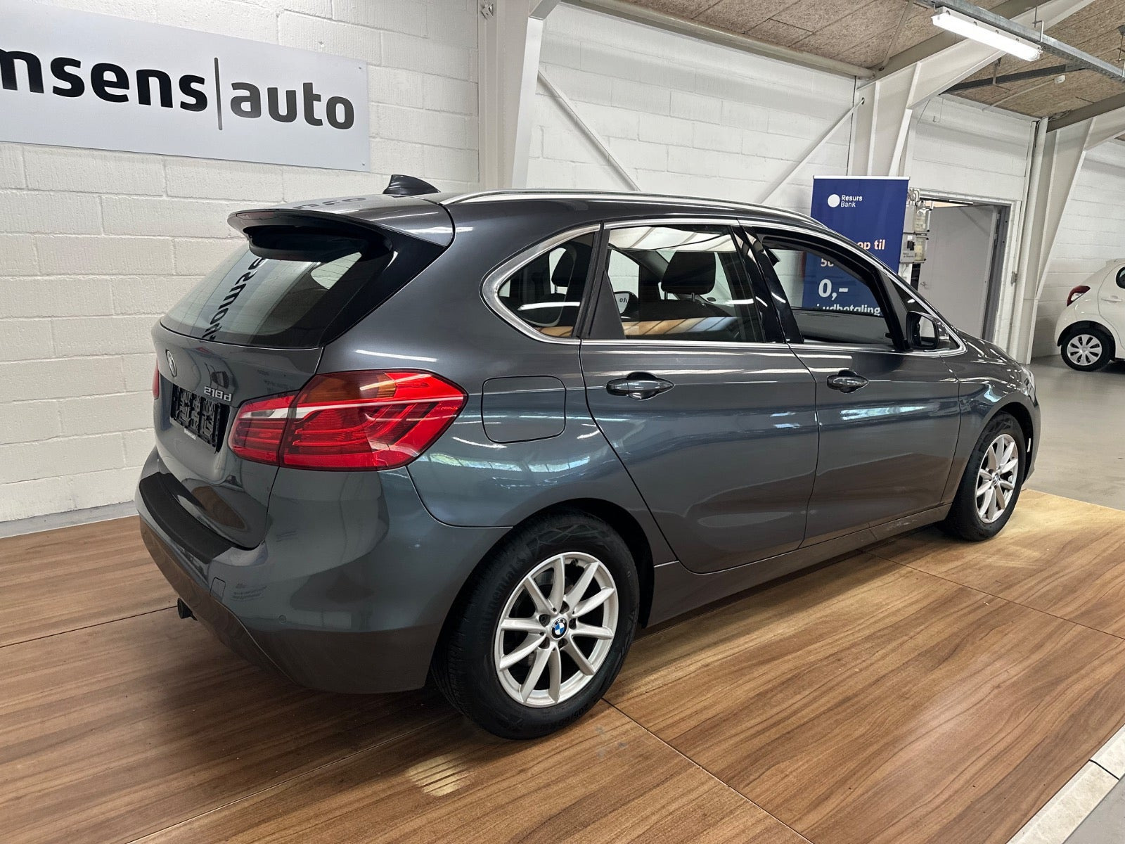 Grå BMW 218d fra 2015