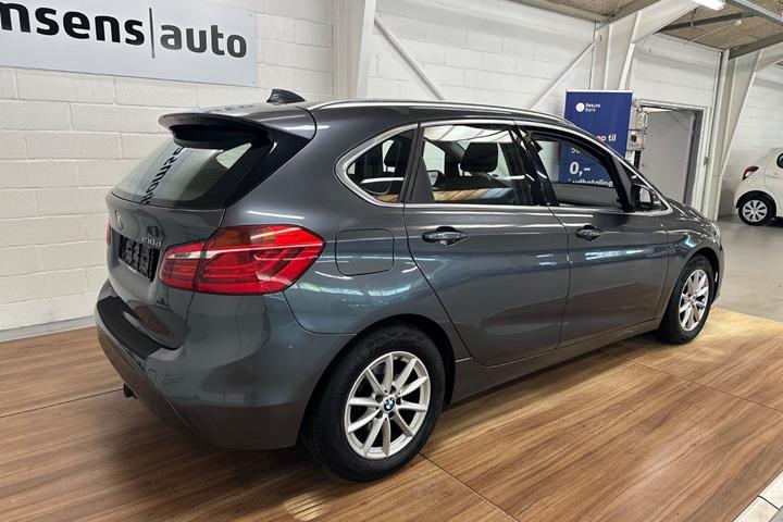 Grå BMW 218d fra 2015