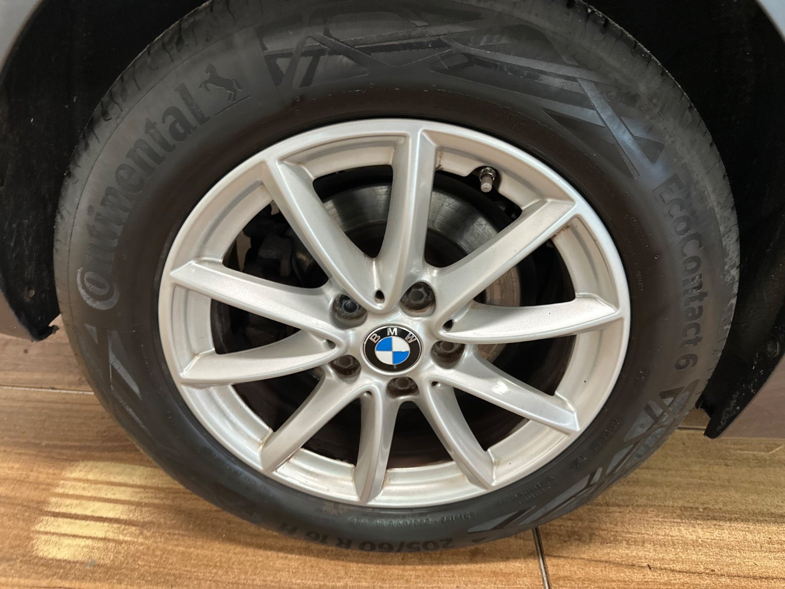 Grå BMW 218d fra 2015
