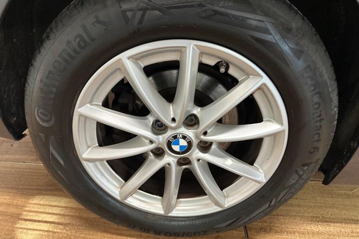 Grå BMW 218d fra 2015