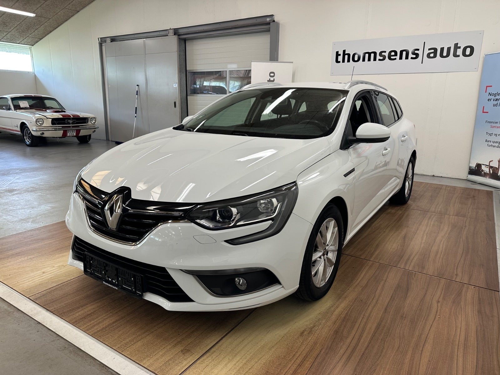 Hvid Renault Megane IV fra 2019