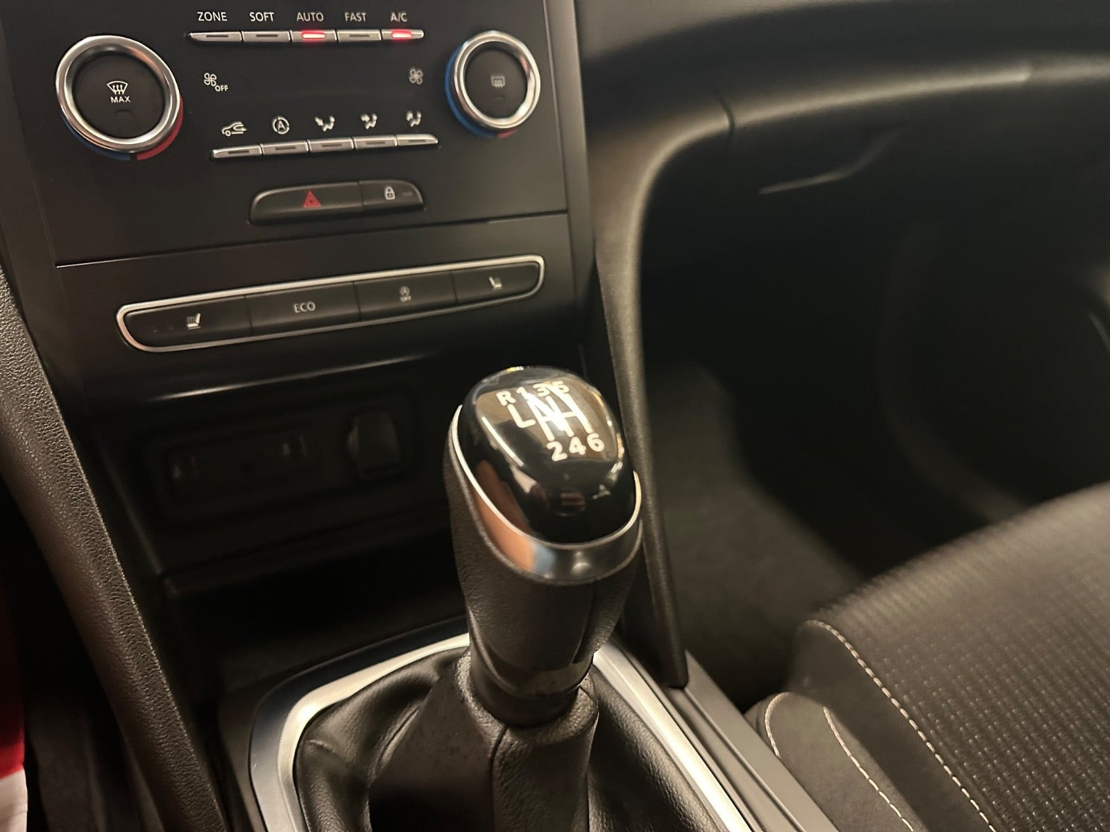 Hvid Renault Megane IV fra 2019