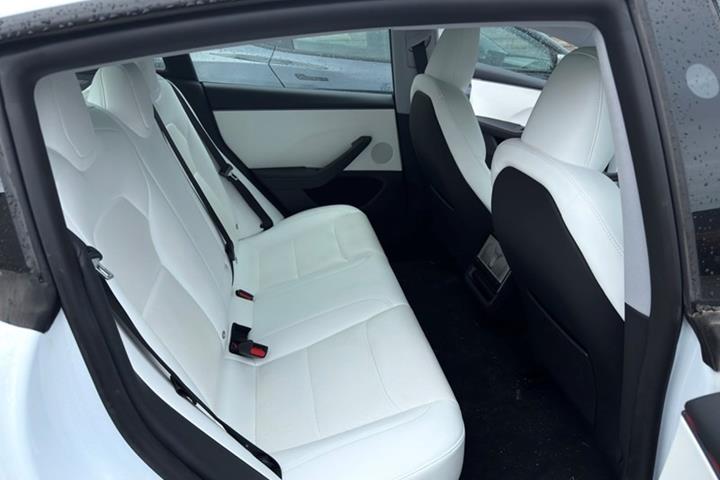 undefined Tesla Model 3 fra 2026