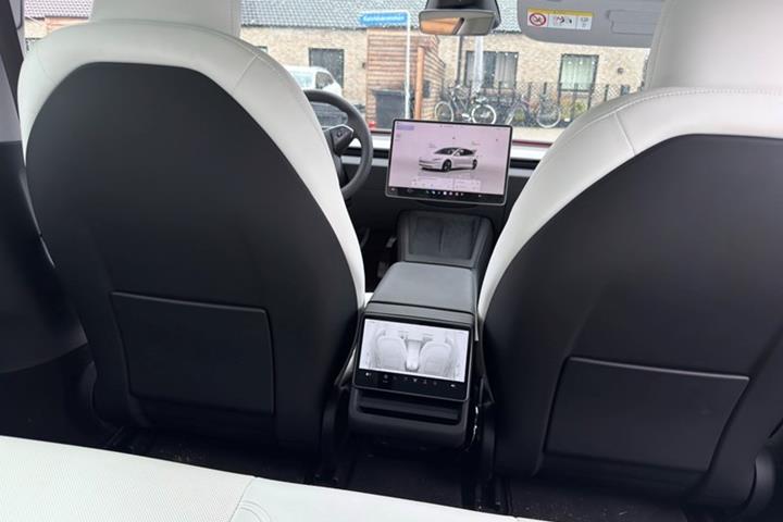 undefined Tesla Model 3 fra 2026