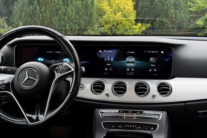 undefined Mercedes E300 e fra 2023
