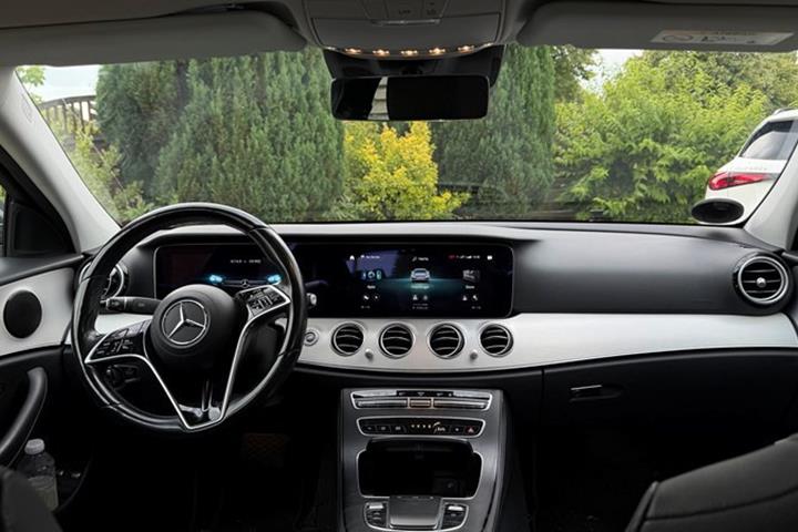 undefined Mercedes E300 e fra 2023