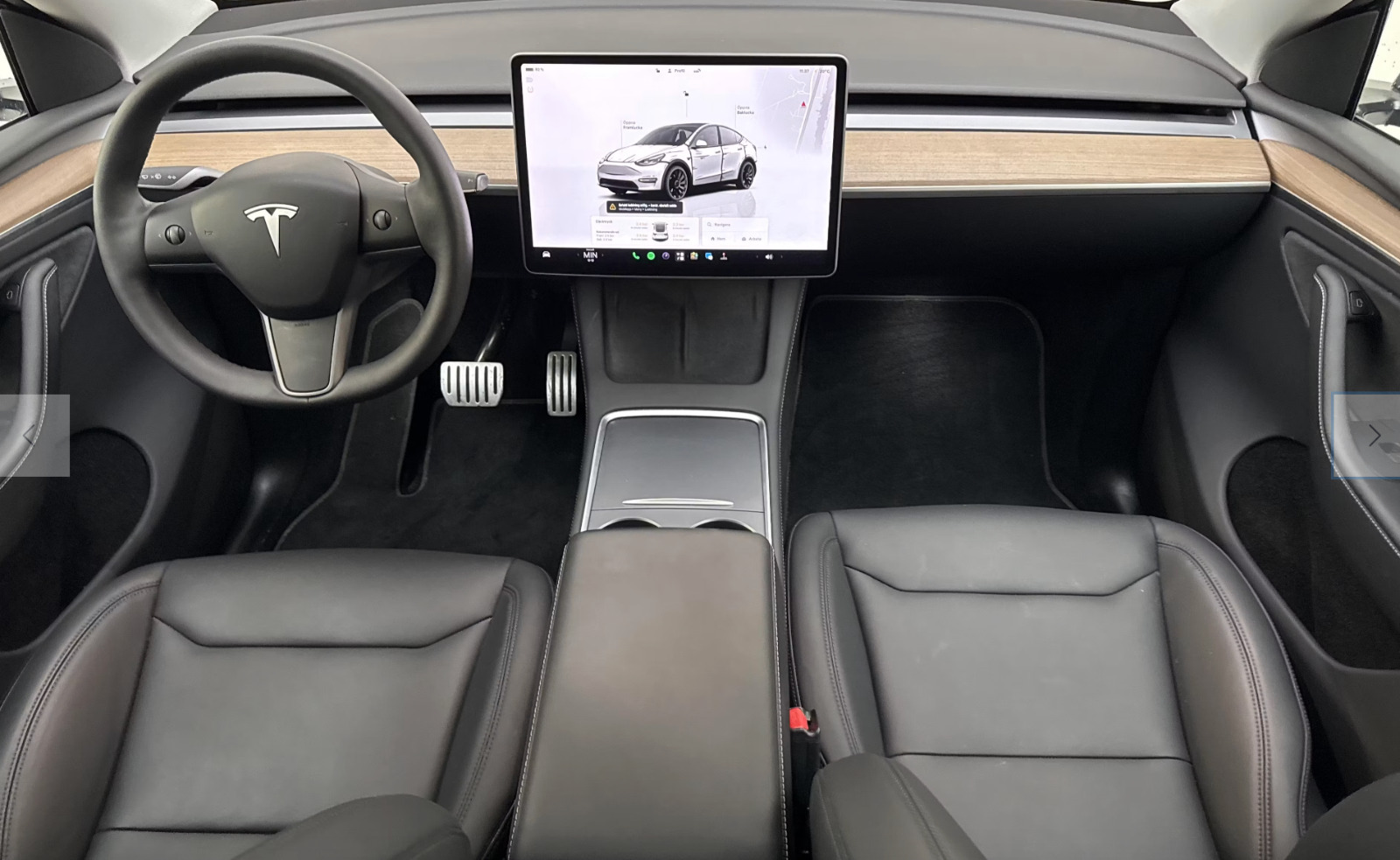 Sort Tesla Model Y fra 2024