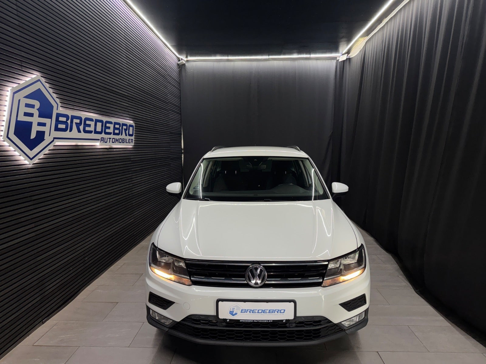 Hvid VW Tiguan fra 2017
