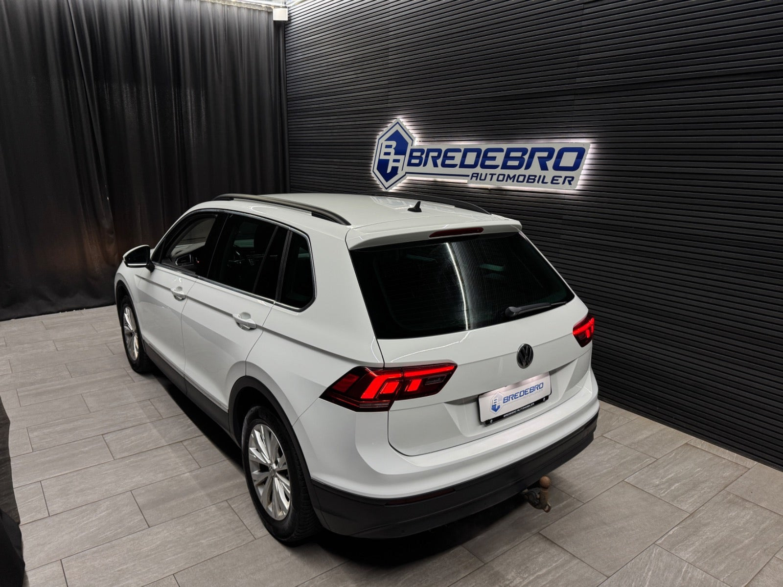 Hvid VW Tiguan fra 2017