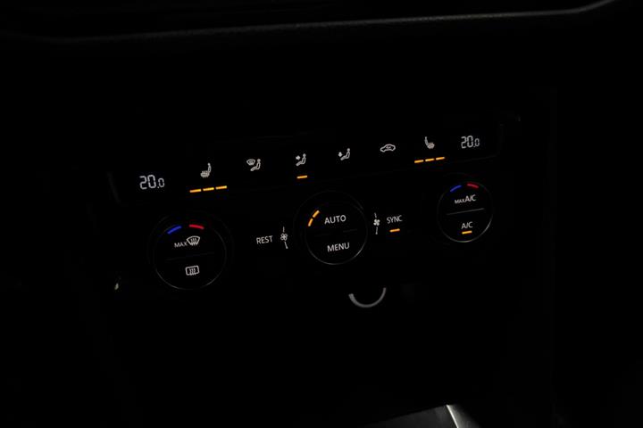 Hvid VW Tiguan fra 2017