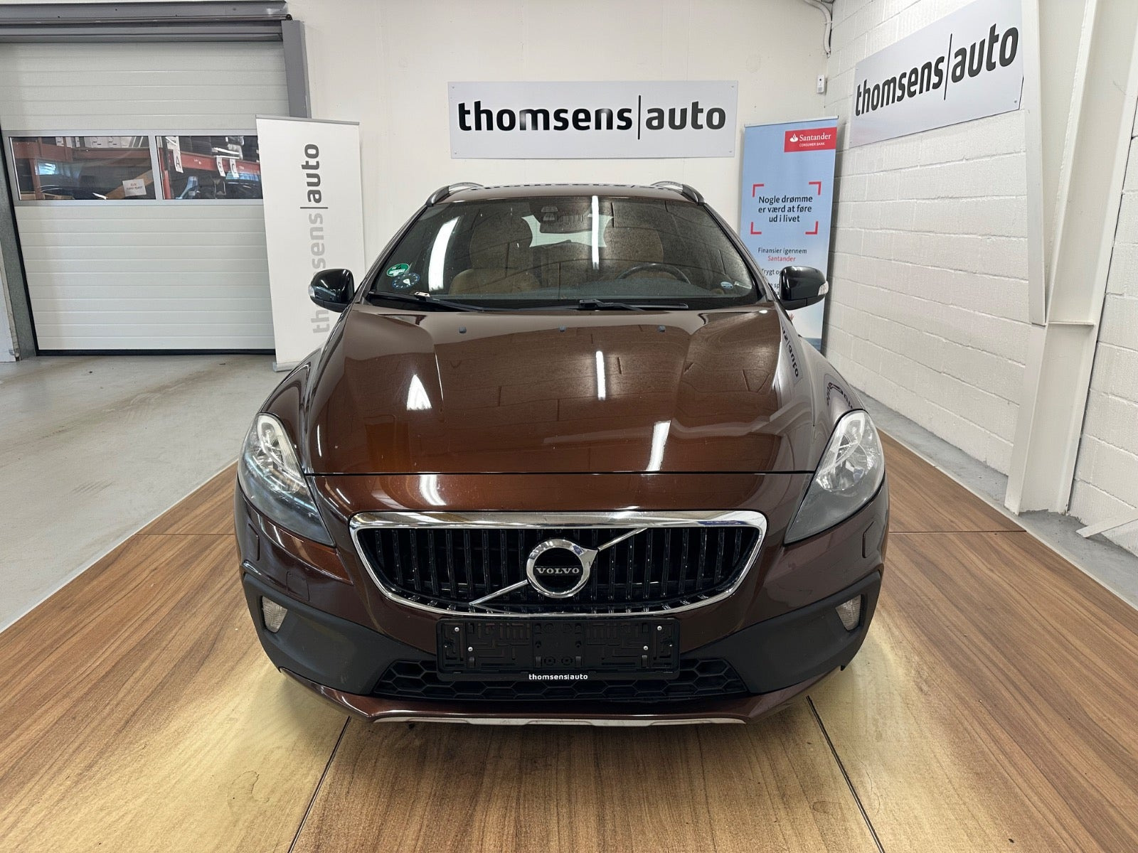 Brun Volvo V40 CC fra 2017