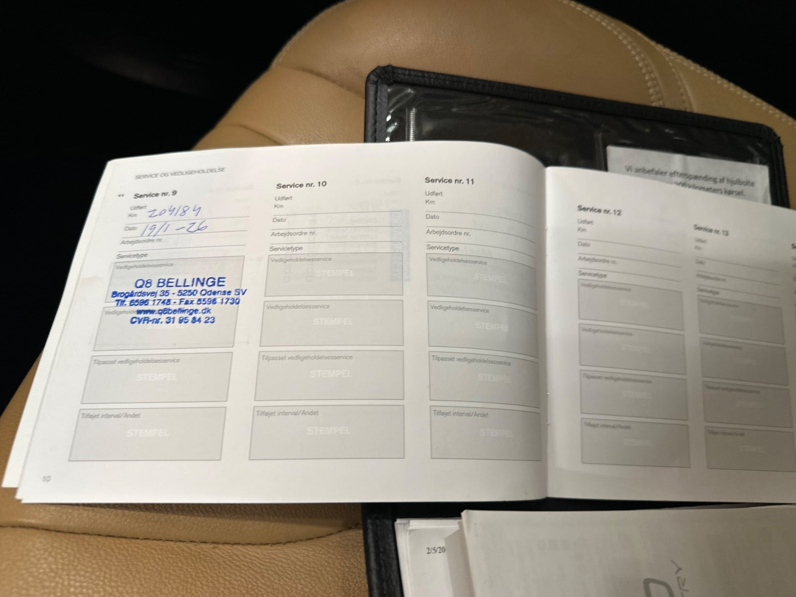 Brun Volvo V40 CC fra 2017