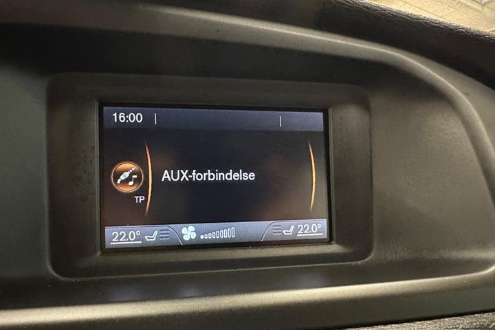 Brun Volvo V40 CC fra 2017