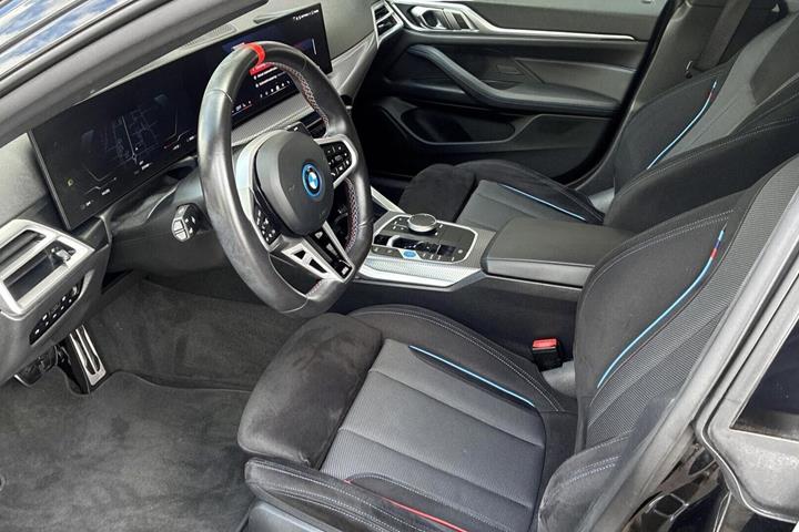 Sort BMW i4 fra 2025
