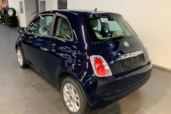 Blå Fiat 500 fra 2011