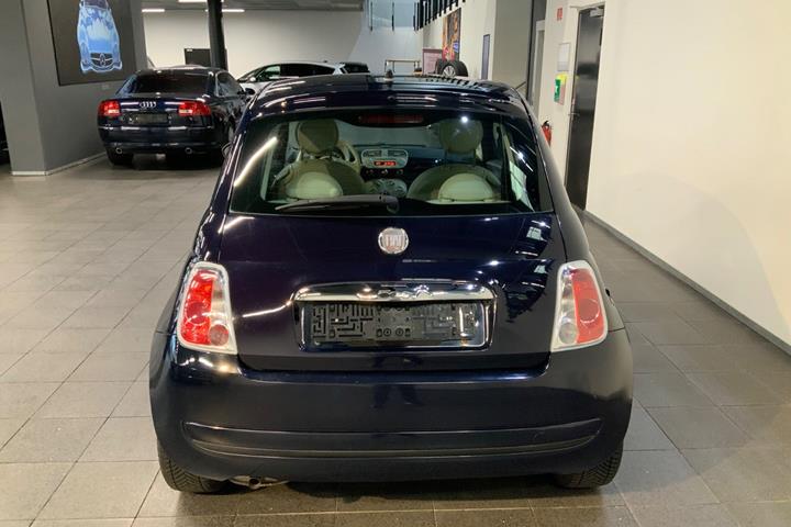 Blå Fiat 500 fra 2011