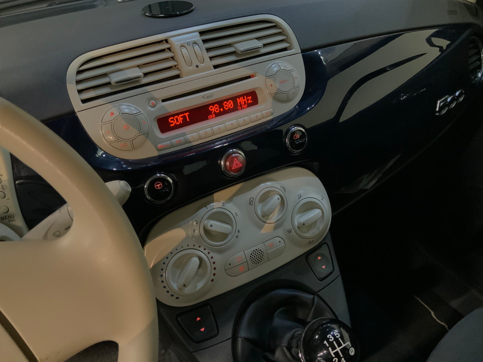Blå Fiat 500 fra 2011