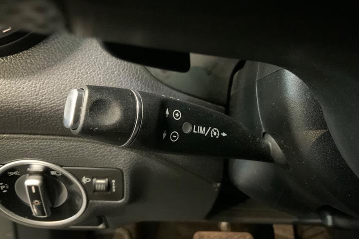 Sort Mercedes GLA220 fra 2015 set indefra