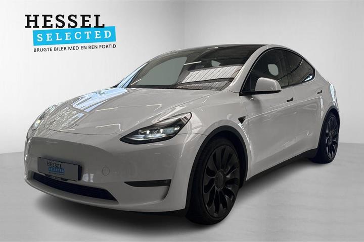 Hvid Tesla Model Y fra 2023 set udefra