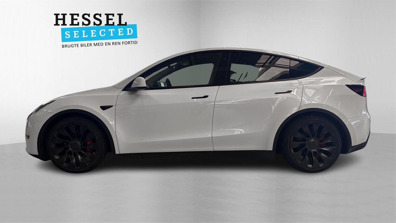 Hvid Tesla Model Y fra 2023