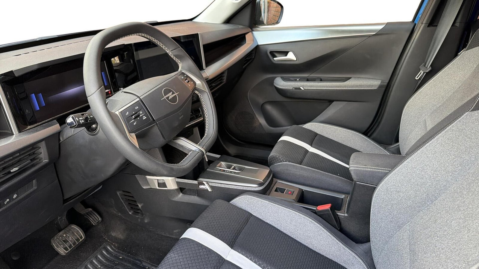 Blå Opel Frontera fra 2025