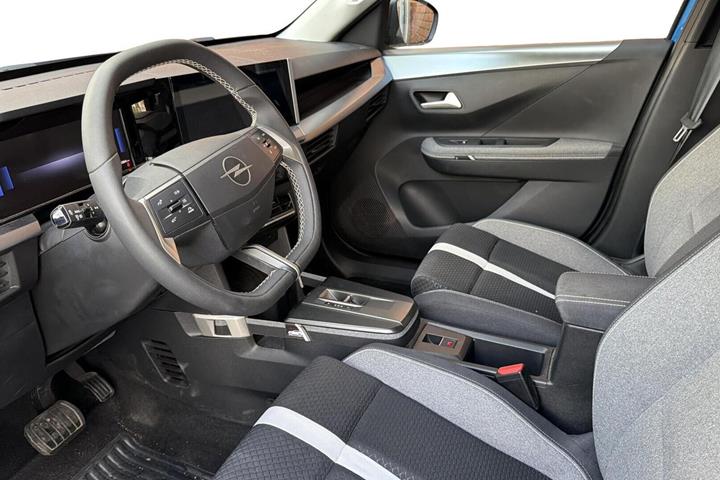Blå Opel Frontera fra 2025
