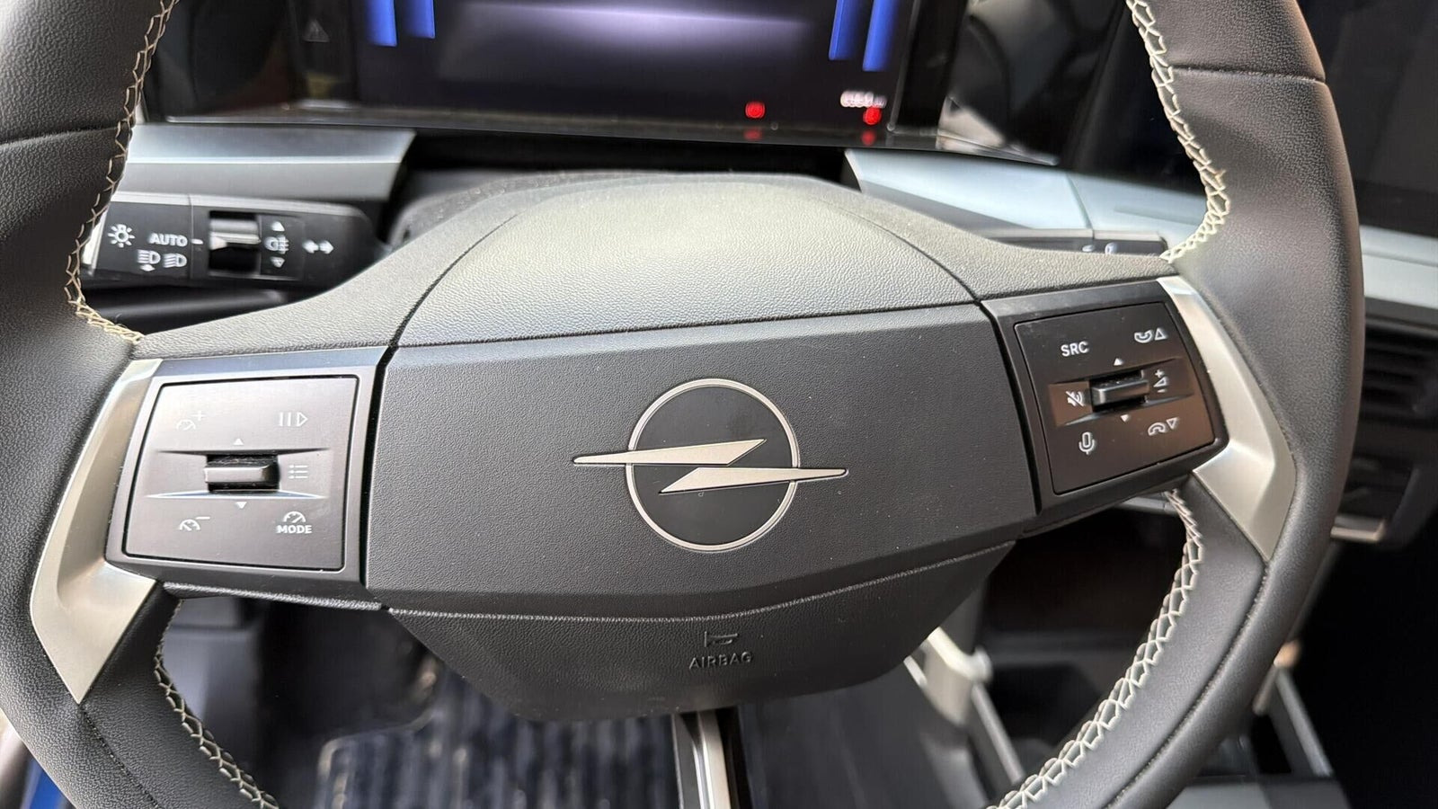 Blå Opel Frontera fra 2025