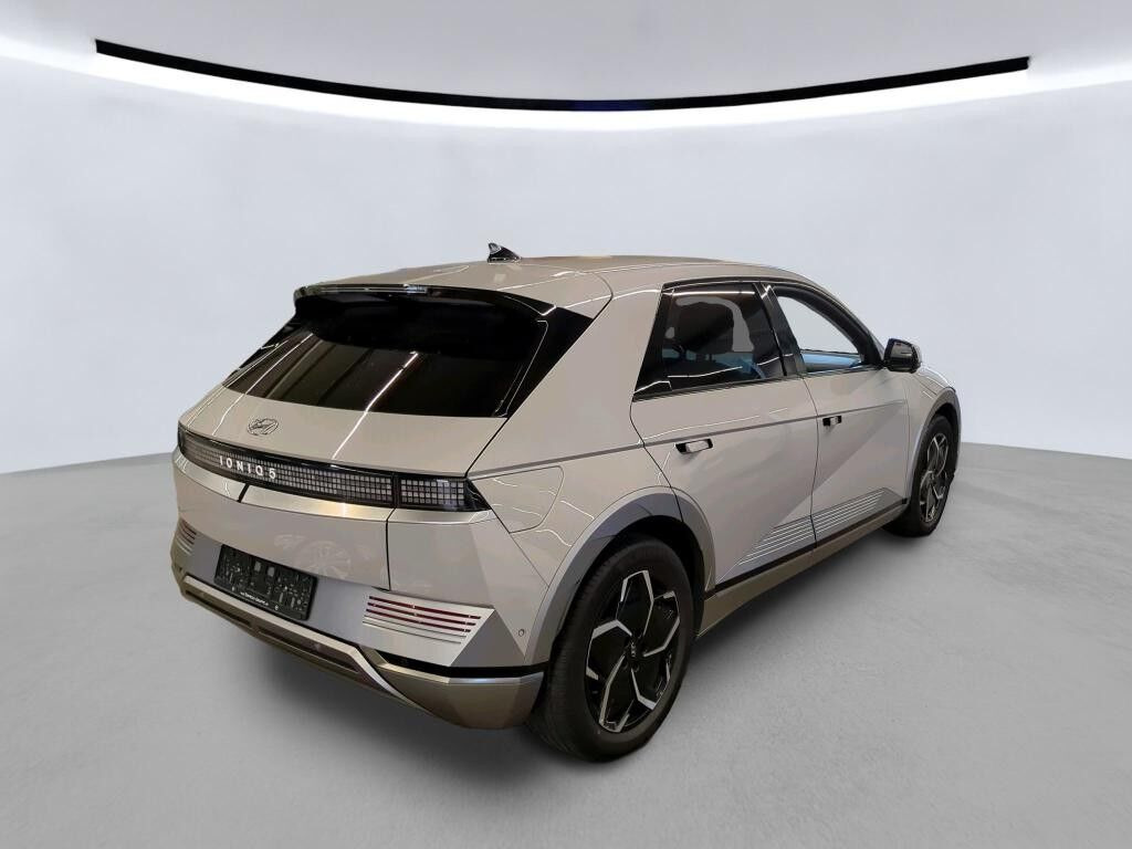 Grå Hyundai Ioniq 5 fra 2023