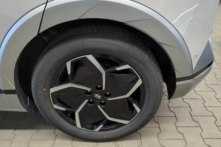 Grå Hyundai Ioniq 5 fra 2023