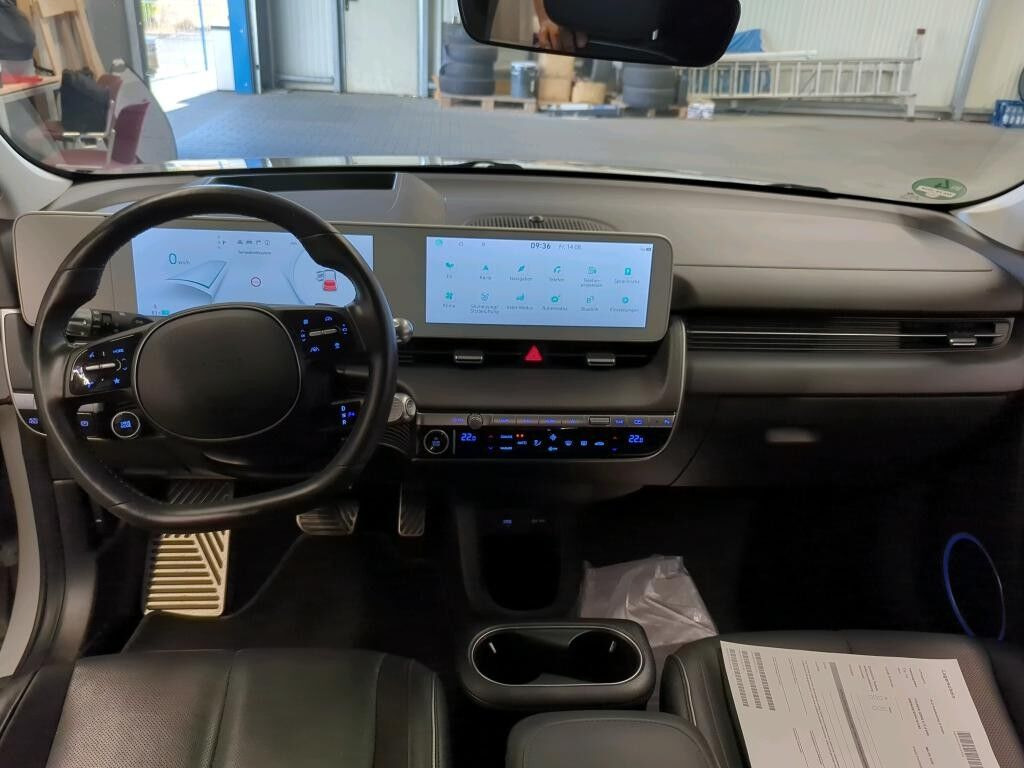 Grå Hyundai Ioniq 5 fra 2023