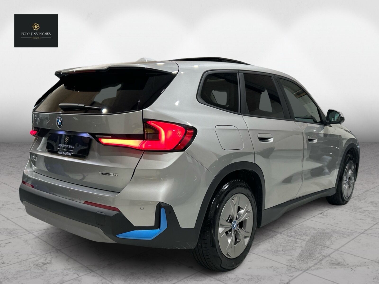 Sølv BMW iX1 fra 2023