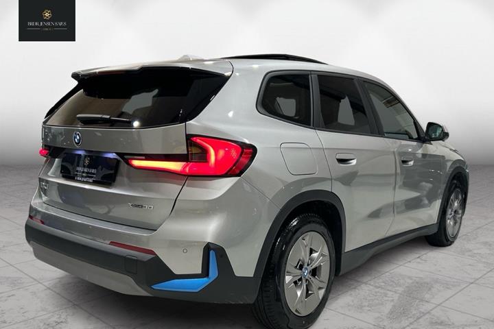 Sølv BMW iX1 fra 2023
