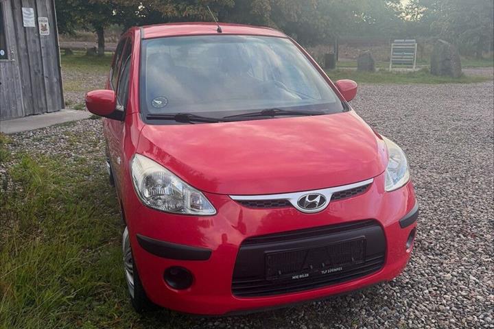 Rød Hyundai i10 fra 2010