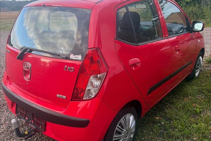 Rød Hyundai i10 fra 2010