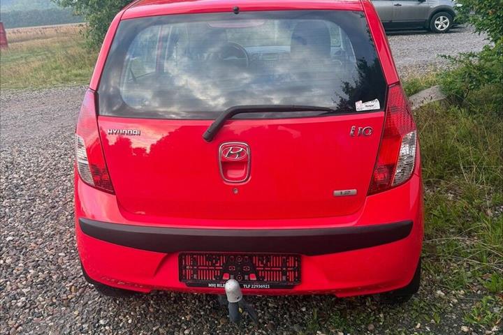 Rød Hyundai i10 fra 2010