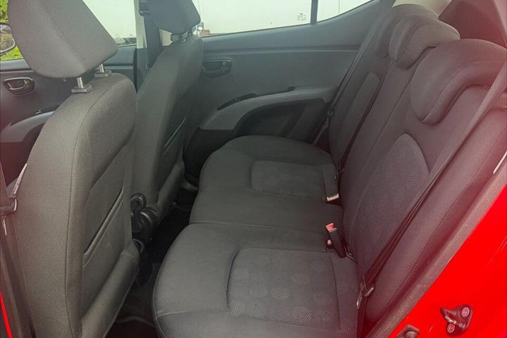 Rød Hyundai i10 fra 2010