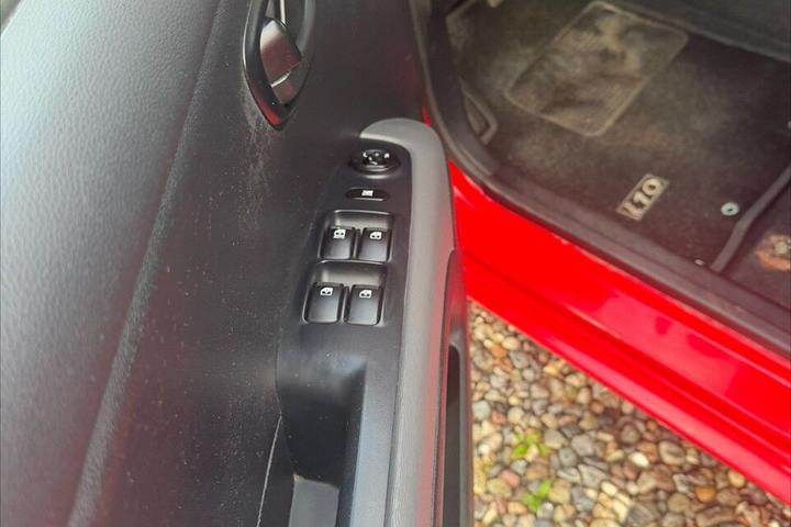 Rød Hyundai i10 fra 2010
