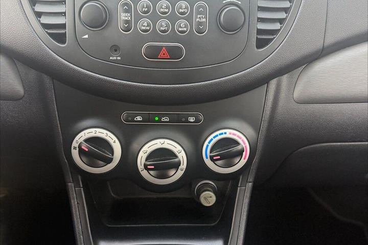 Rød Hyundai i10 fra 2010