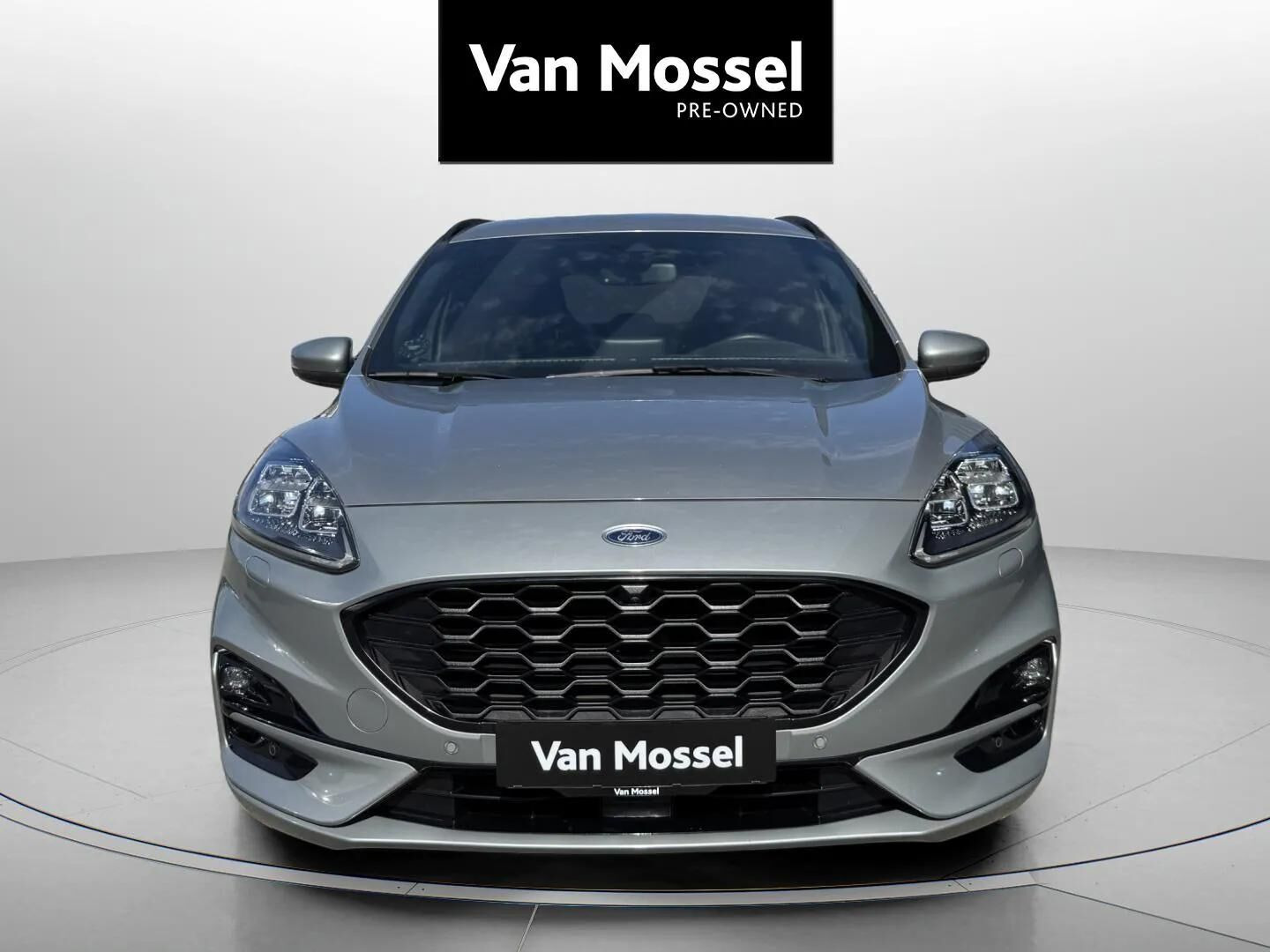Grå Ford Kuga fra 2020