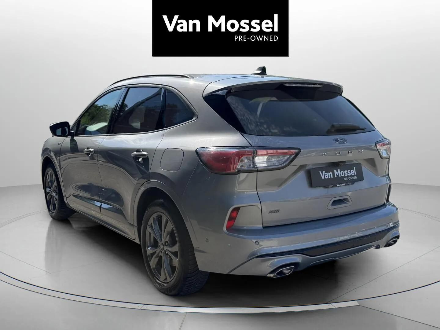 Grå Ford Kuga fra 2020