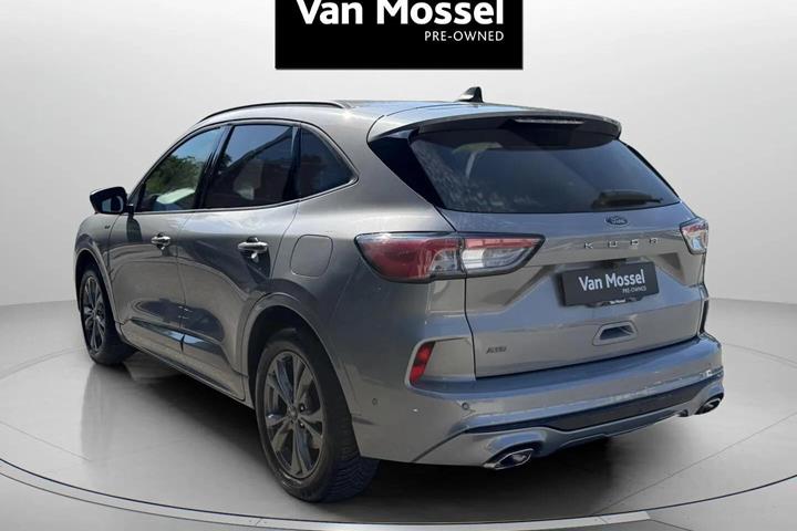 Grå Ford Kuga fra 2020