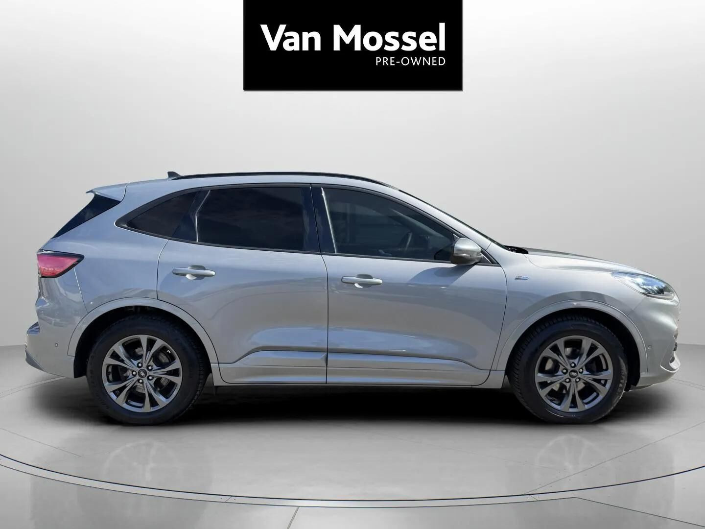 Grå Ford Kuga fra 2020
