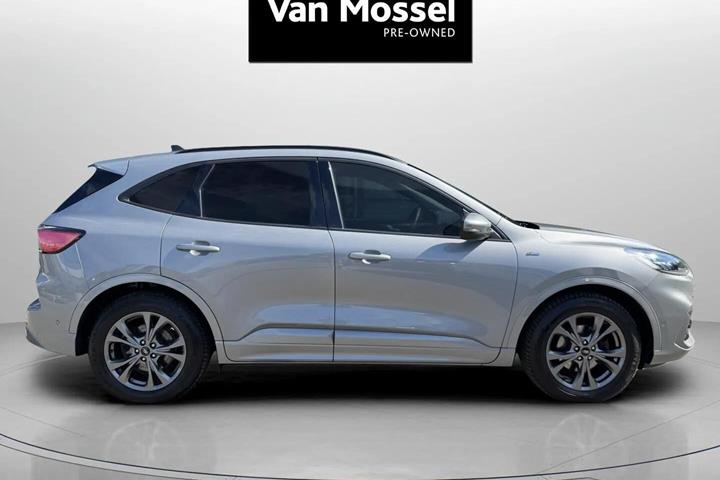Grå Ford Kuga fra 2020