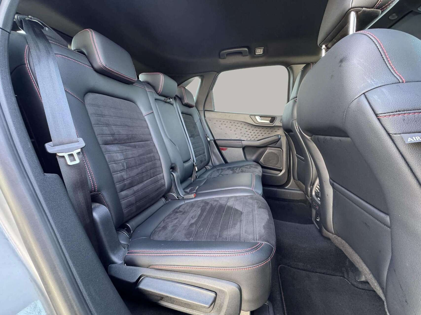 Grå Ford Kuga fra 2020