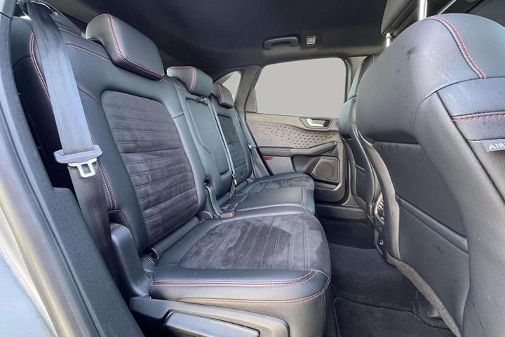 Grå Ford Kuga fra 2020