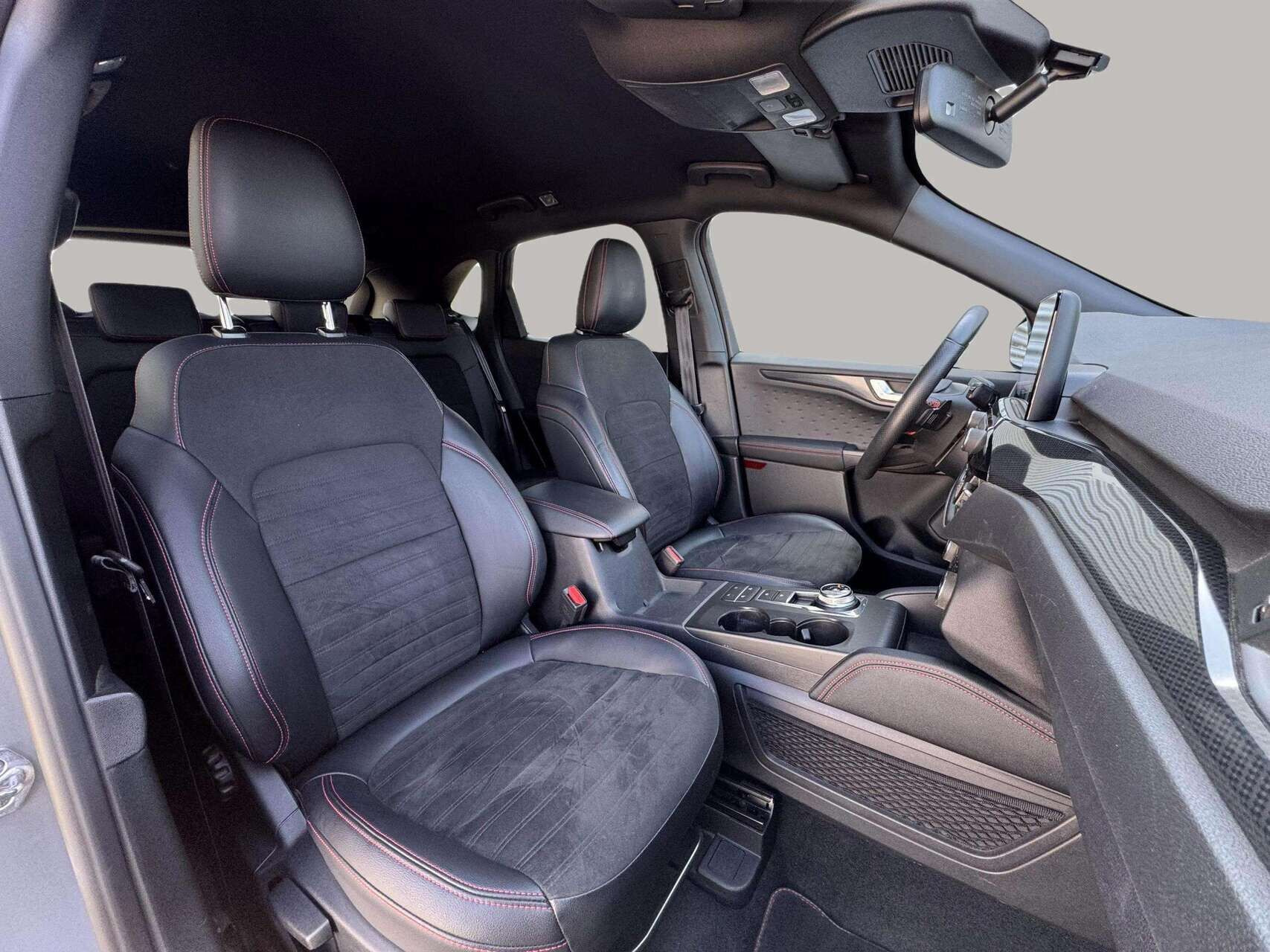 Grå Ford Kuga fra 2020