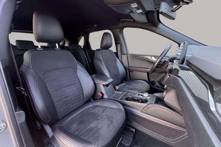 Grå Ford Kuga fra 2020