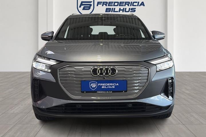 Grå Audi Q4 e-tron fra 2023