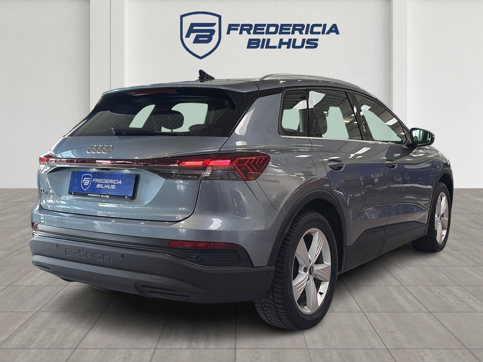 Grå Audi Q4 e-tron fra 2023